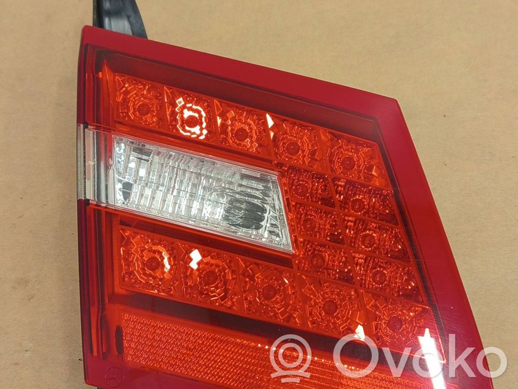 Mercedes-Benz E C207 W207 Luci posteriori del portellone del bagagliaio 