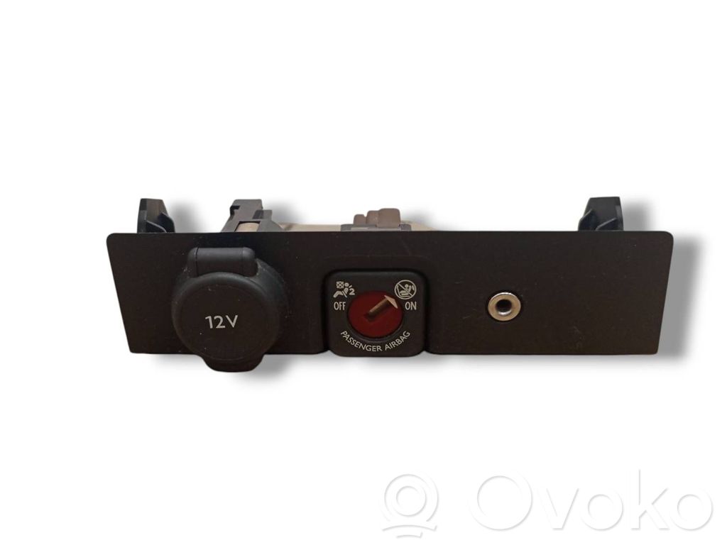 Peugeot Expert AUX in-socket connector 