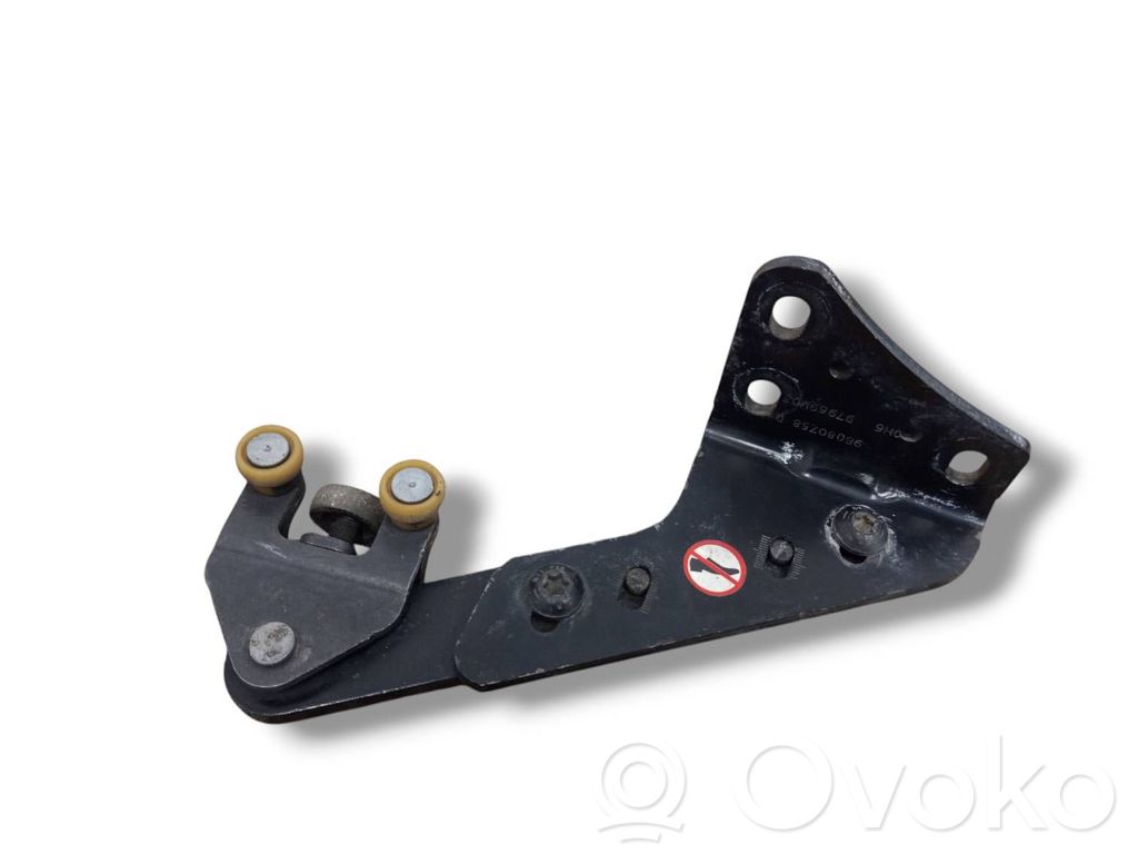 Peugeot Expert Sliding door lower roller guide/hinge 
