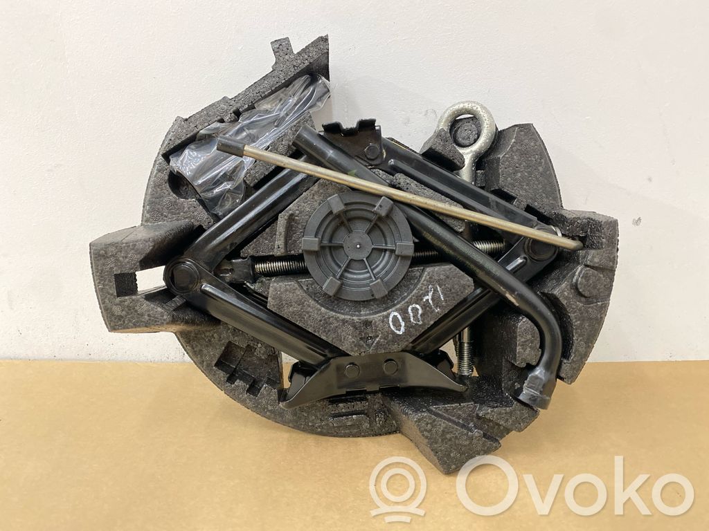 Volvo V40 Tool set 