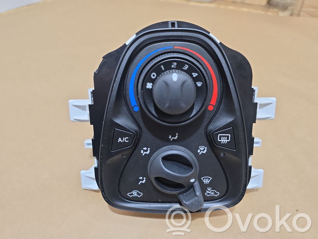 Peugeot 108 Climate control unit 