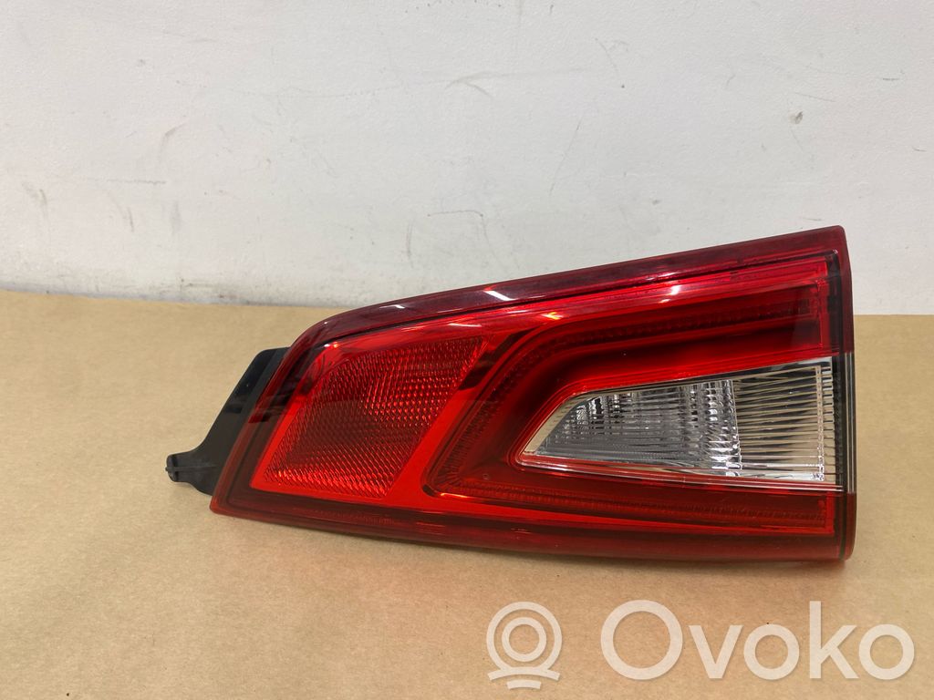 Nissan Qashqai Takaluukun takavalot 