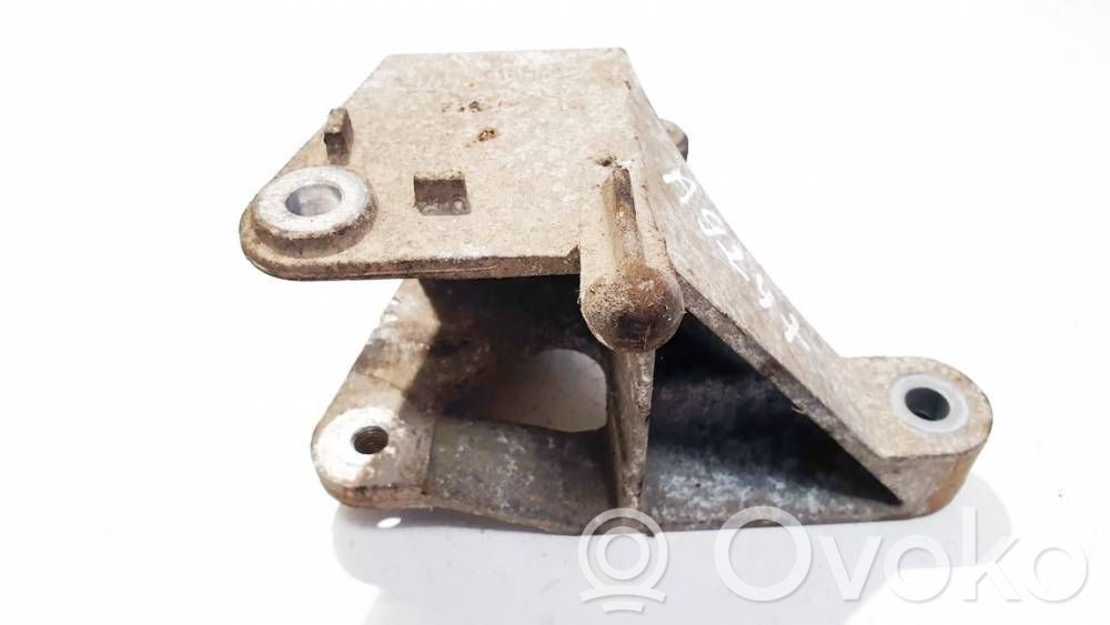 Engine mounting bracket   9191148