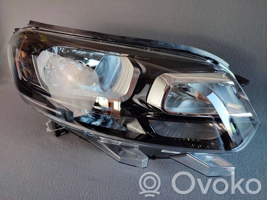 Toyota Proace Lampa przednia 