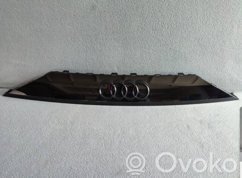Audi Q8 Éclairage de plaque d'immatriculation 
