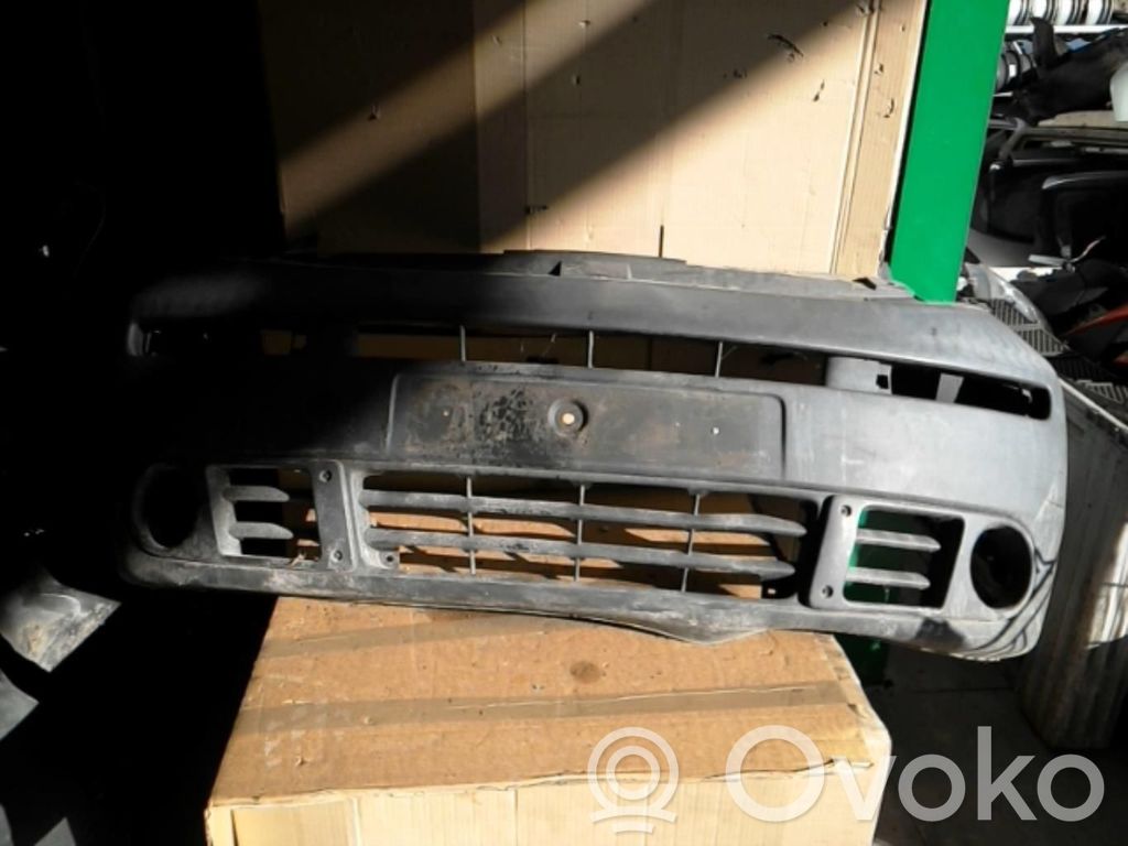 Opel Vivaro Parachoques delantero 