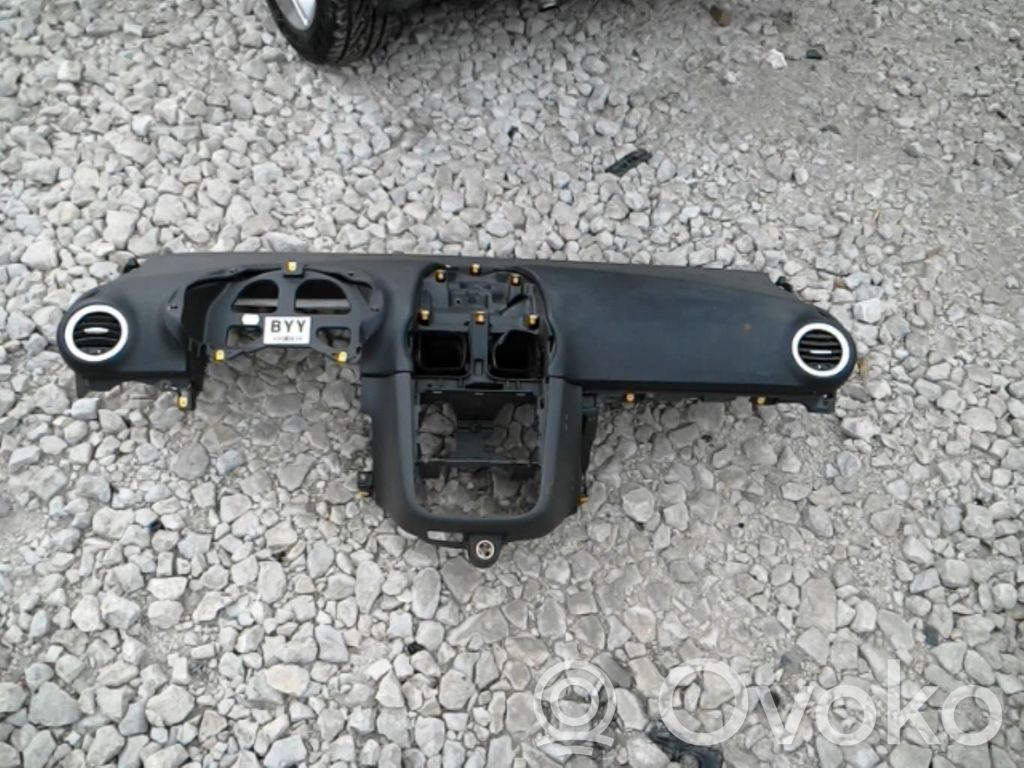 Opel Corsa D Panelis 