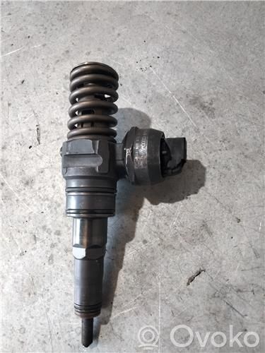 Volkswagen Golf V Inyector de combustible 