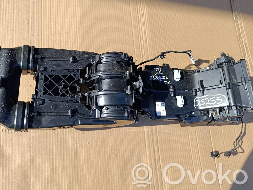 Volkswagen Touareg III Interior heater climate box assembly 