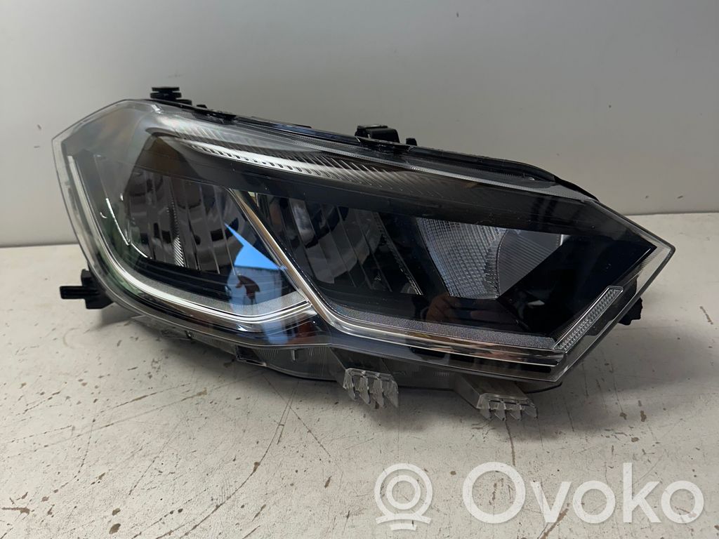 Volkswagen Polo VI Lampa przednia 