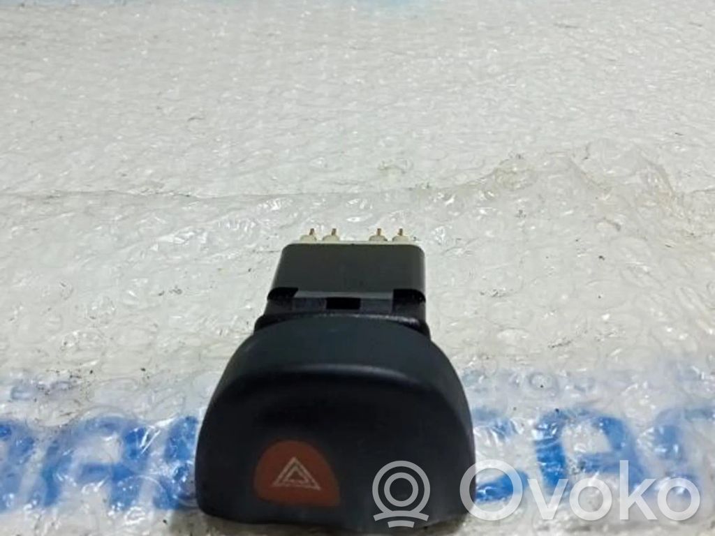 Botón interruptor de luz de peligro