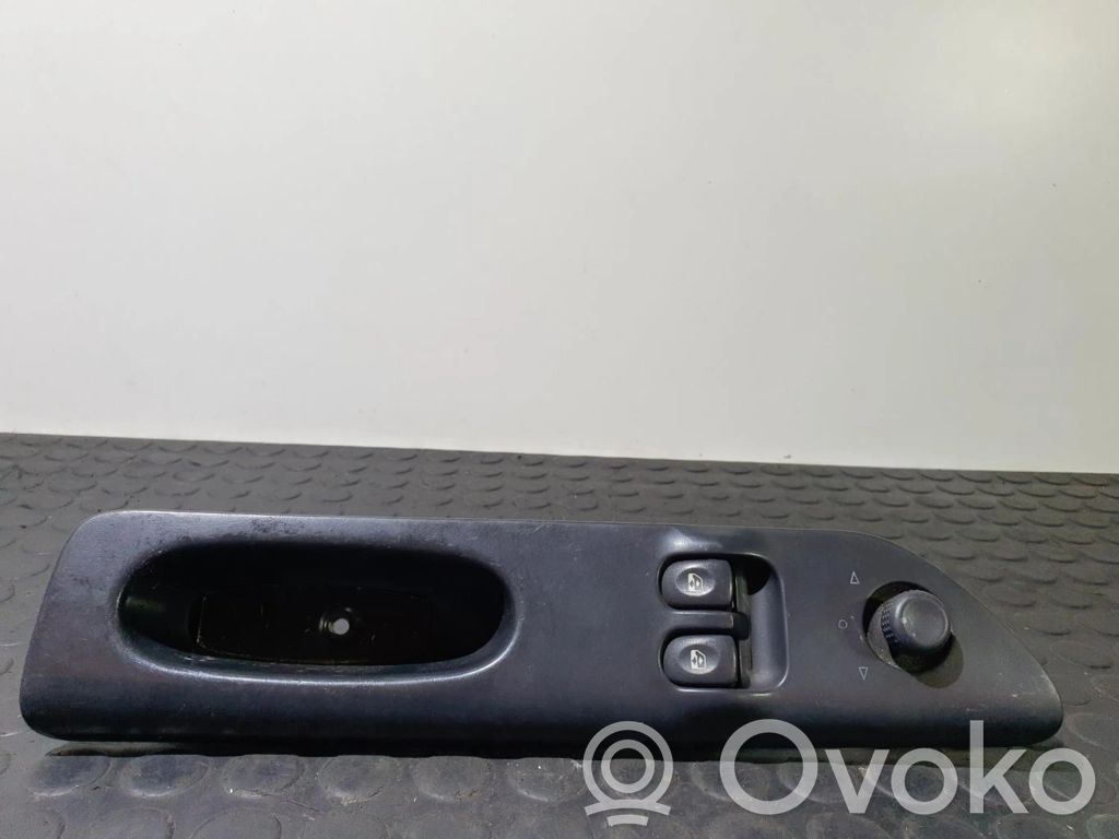 Renault Laguna I Electric window control switch 