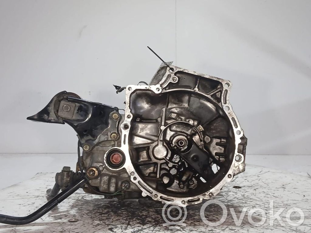 Mazda 323 F Механическая коробка передач, 5 передач 