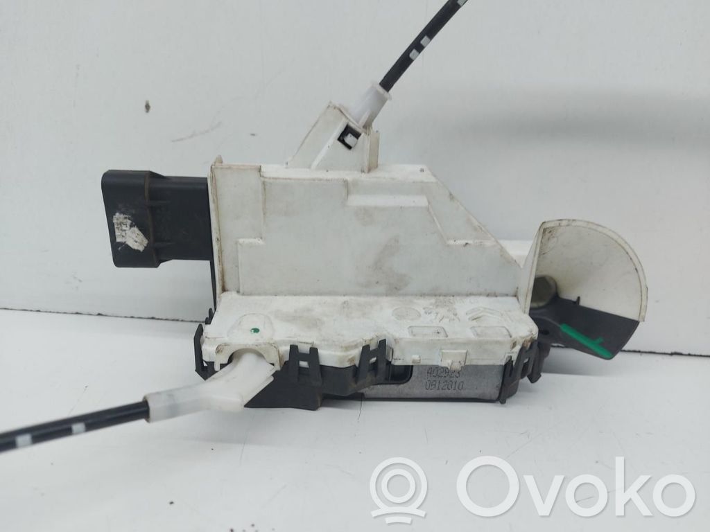 Citroen Berlingo Priekšpusē slēdzene 