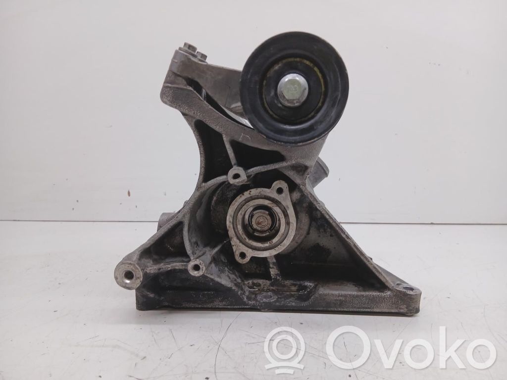 Engine mount bracket   PEU102780