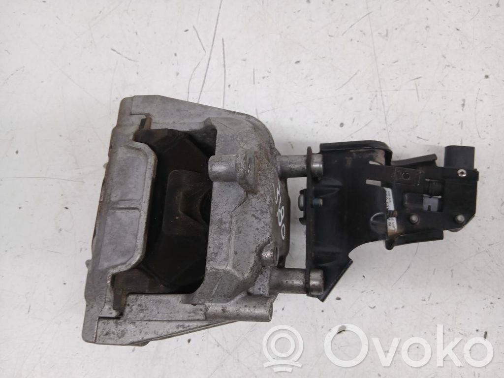 Engine mount bracket   G2579100