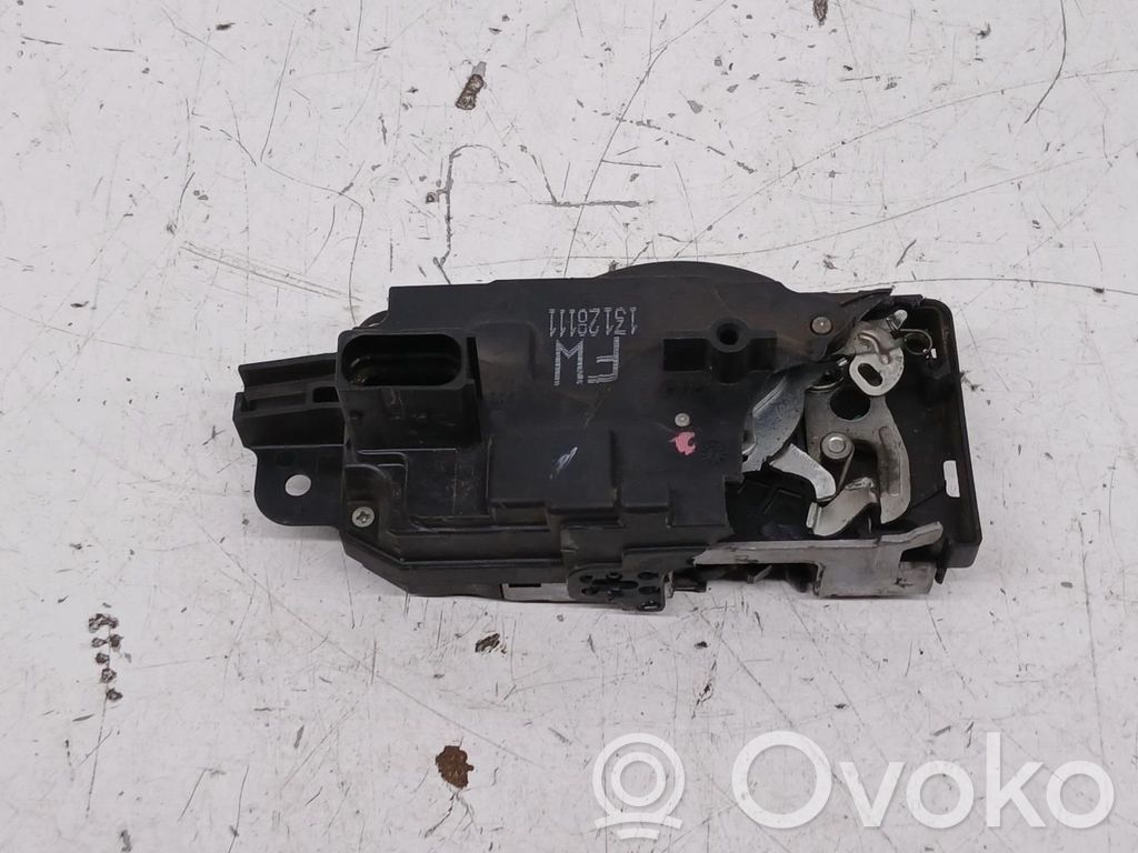 Opel Astra H Priekšpusē slēdzene 