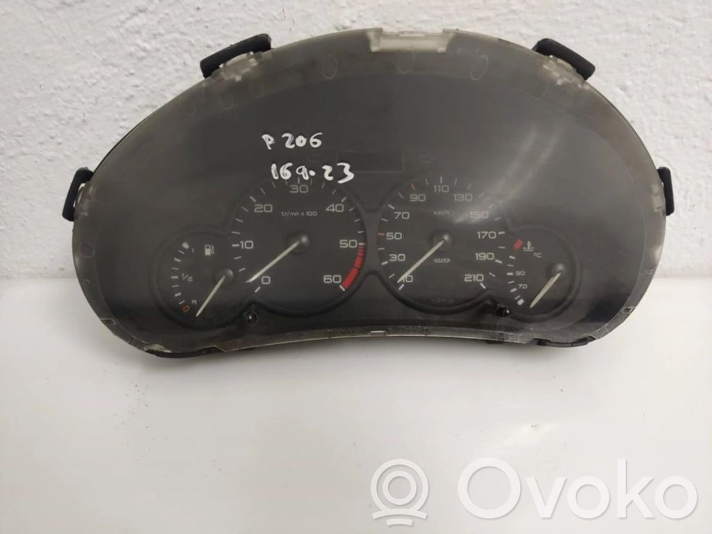 Peugeot 206+ Speedometer (instrument cluster) 