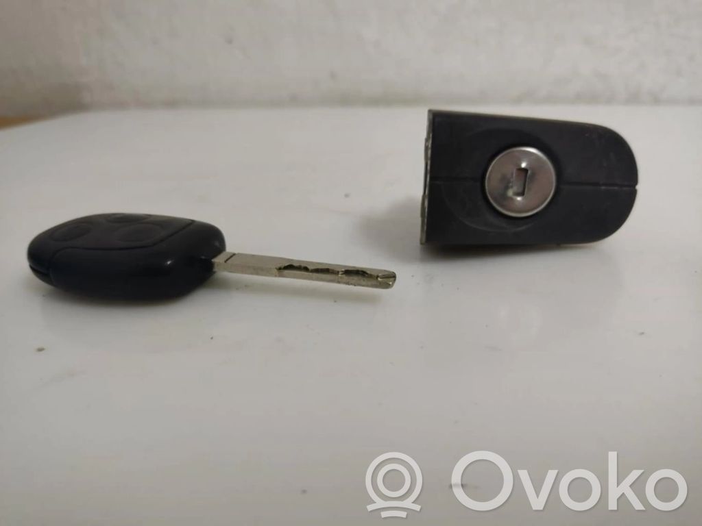 Ford Focus Priekšpusē slēdzene 