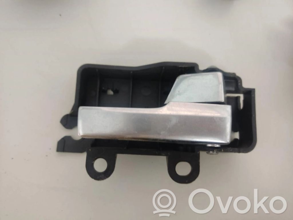 Manecilla interna puerta trasera   8M51,8M51