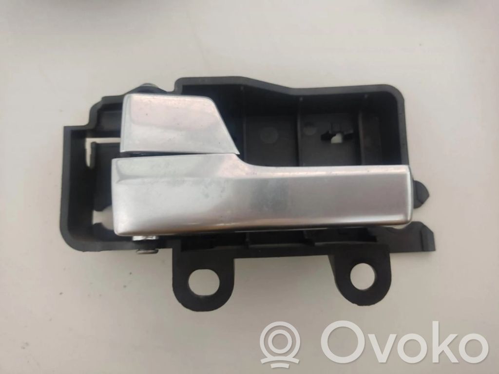 Manecilla interna puerta trasera   8M51,8M51