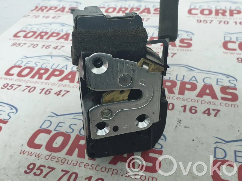 Nissan Tiida C11 Serratura portiera anteriore 