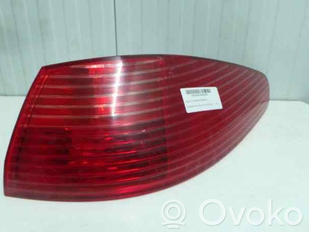 Rear/tail lights   4PUERTAS