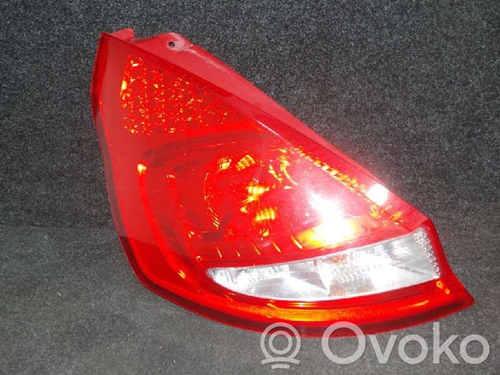 Luz trasera/de freno   8A6113405A,0813