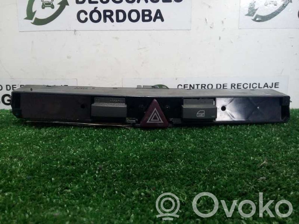 Botón interruptor de luz de peligro