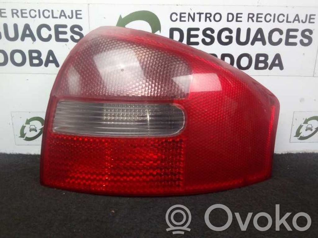 Luz trasera/de freno   4B5945096,9904
