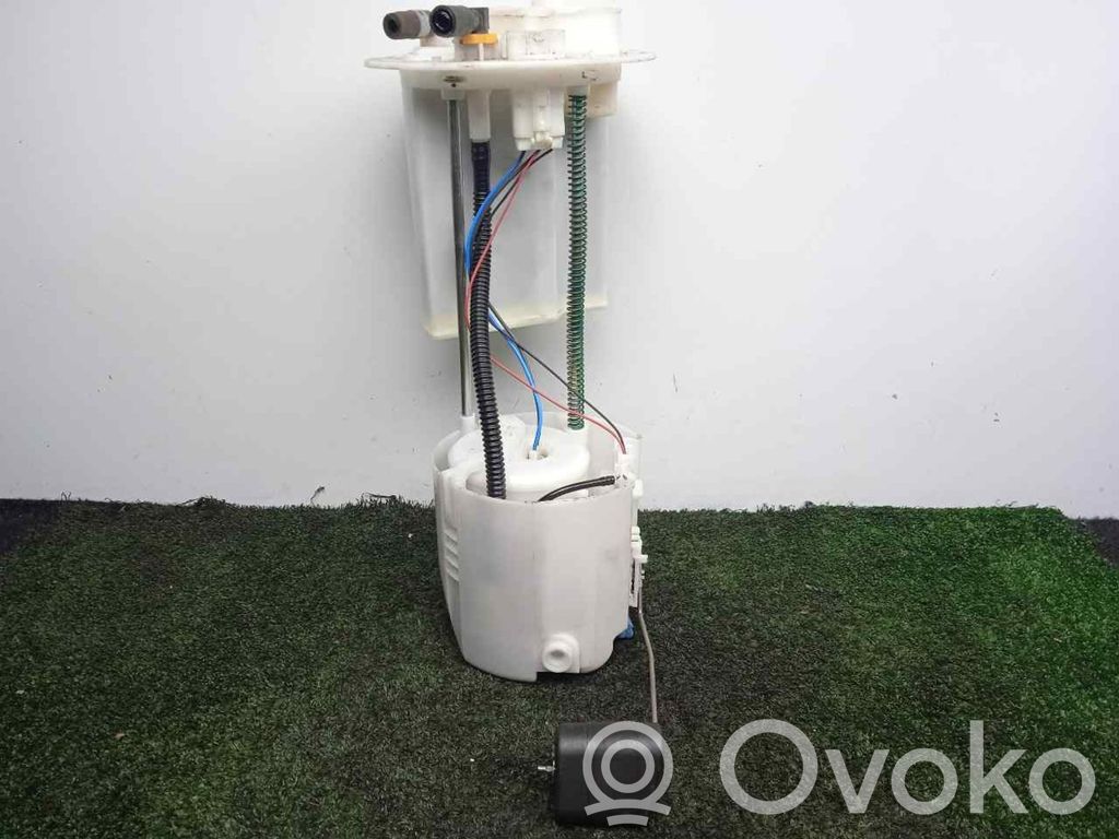 Toyota Yaris Bomba interna de combustible 