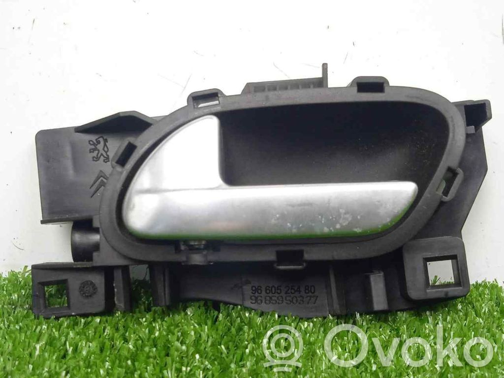 Rear door interior handle   0818
