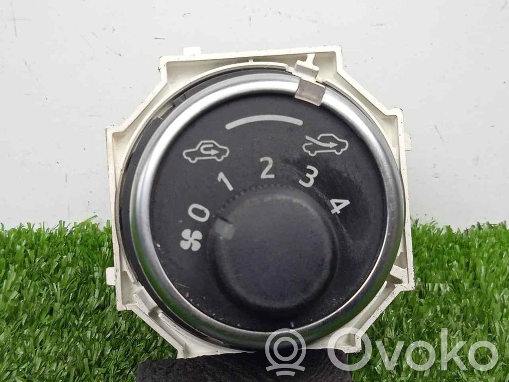 Toyota Yaris Air conditioner control unit module 