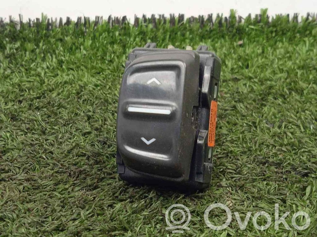 Dacia Sandero Electric window control switch 