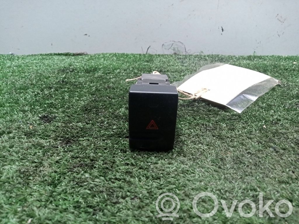 Hazard light switch   SINREFERENCIA