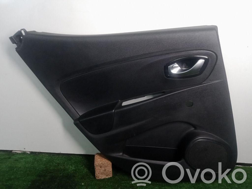 Renault Clio IV Boczki / Poszycie drzwi tylnych 
