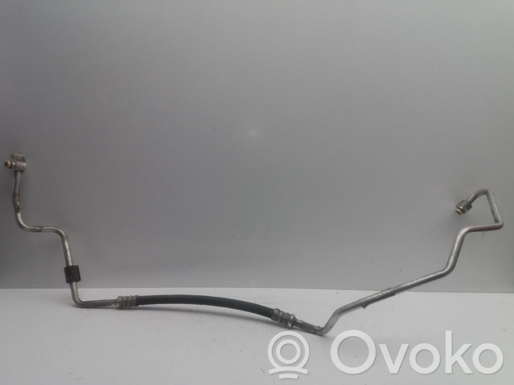 BMW 1 E81 E87 Ilmastointilaitteen putki (A/C) 