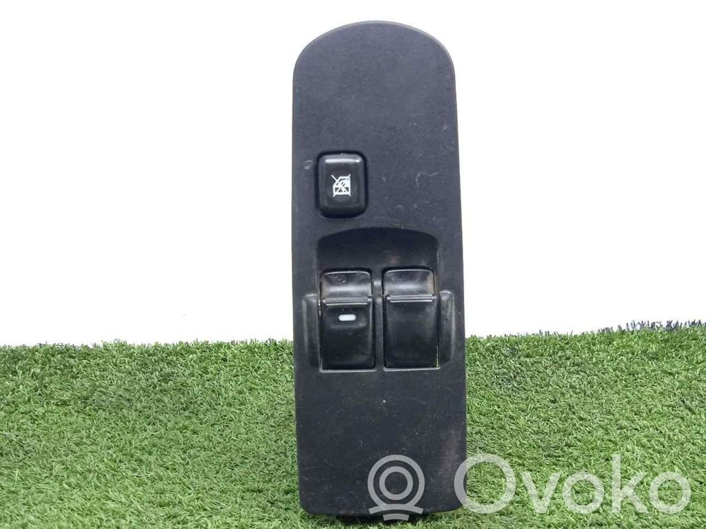 Mitsubishi Colt Electric window control switch 