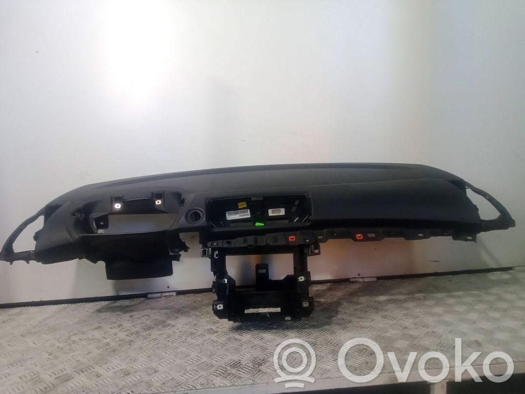 BMW 1 E81 E87 Dashboard 