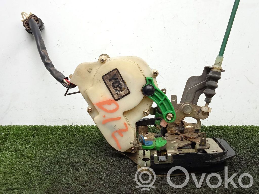 Cerradura de puerta delantera   814103E010