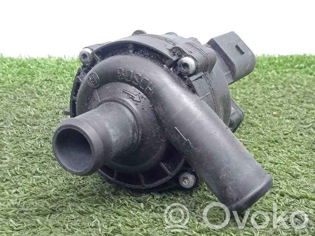 Mercedes-Benz R W251 Vesipumppu 