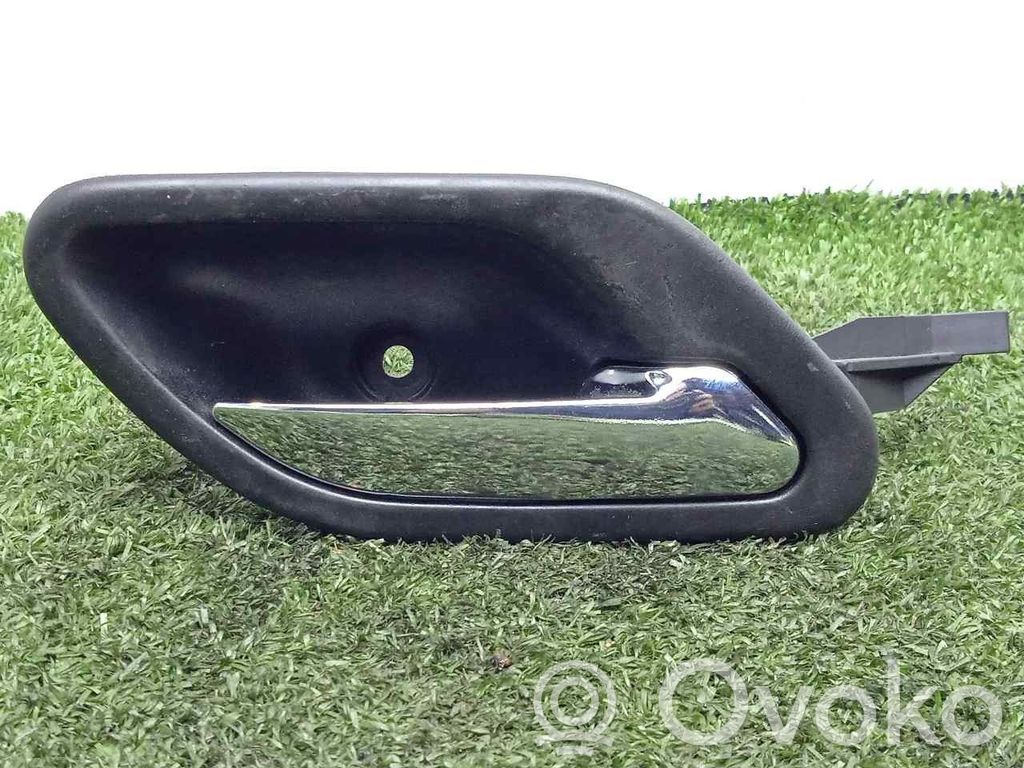 Manecilla interna puerta delantera   8226050