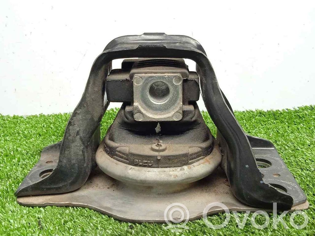 Engine mount bracket   8200592642