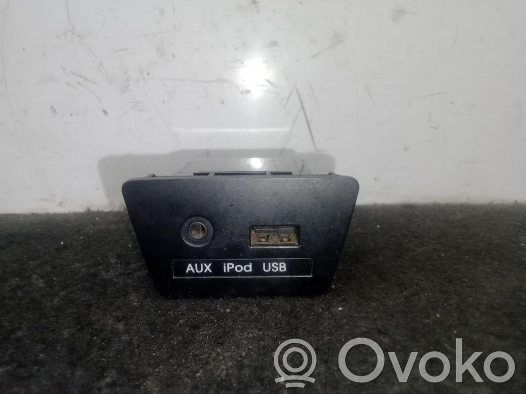 Muut ohjainlaitteet/moduulit   MOBIS,USBAUX