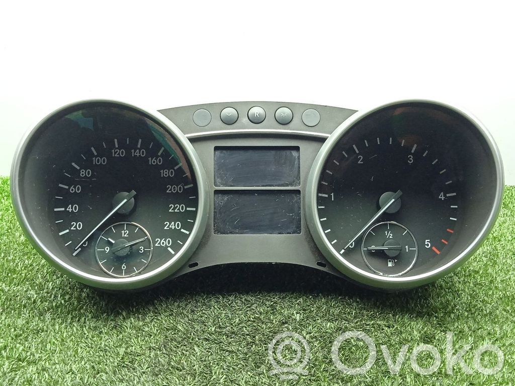 Mercedes-Benz ML W164 Vitezometru (grup de instrumente) 