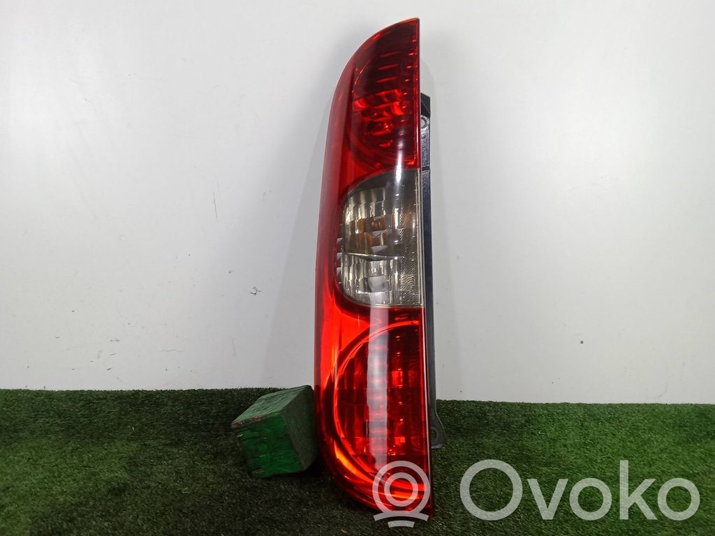 Rear/tail lights   SINREFERENCIA,DOBLEPUERTA,0610