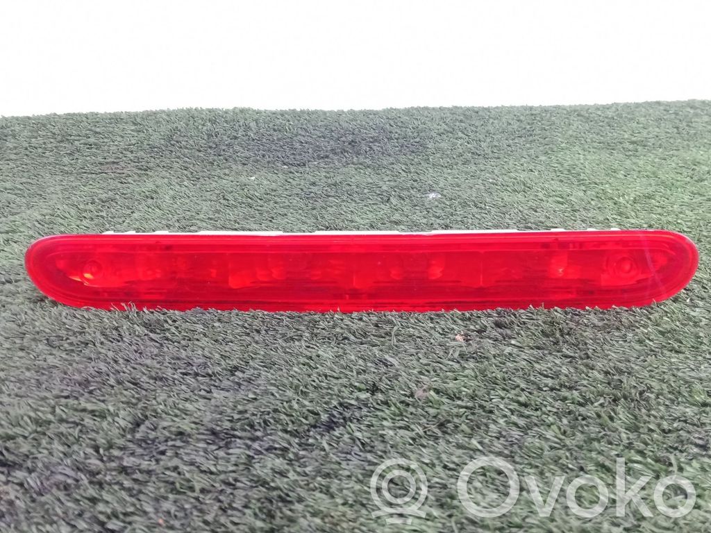 Luz de freno adicional/tercera