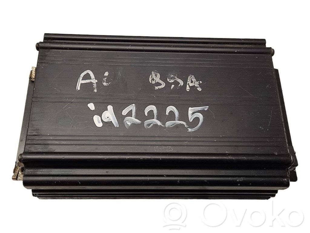 Audi A4 S4 B5 8D Wzmacniacz audio 