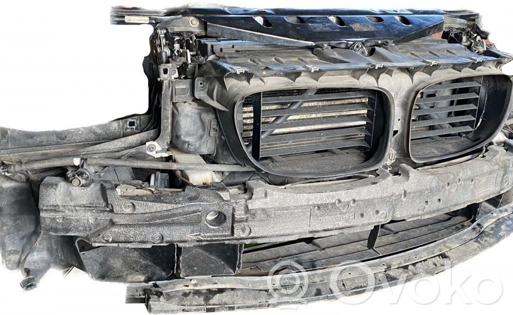BMW 7 F01 F02 F03 F04 Pas przedni 