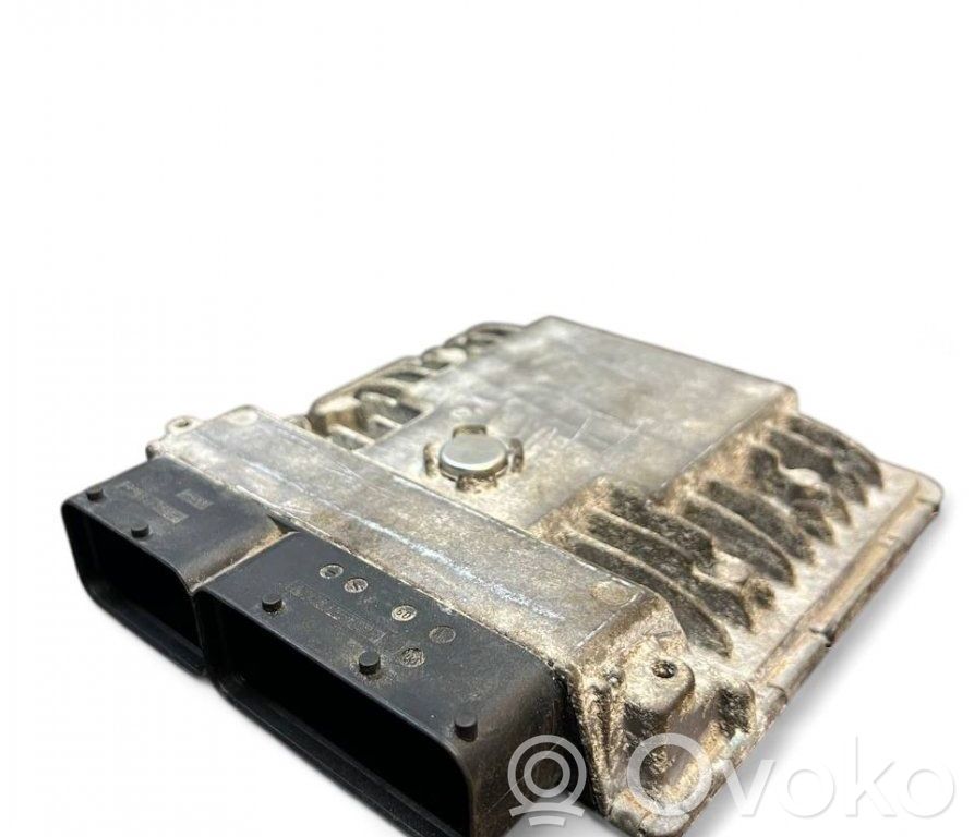 Volkswagen Golf VI Engine control unit/module 